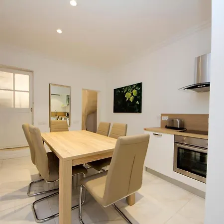 Sea View - Stylish 2br Apt. Appartement