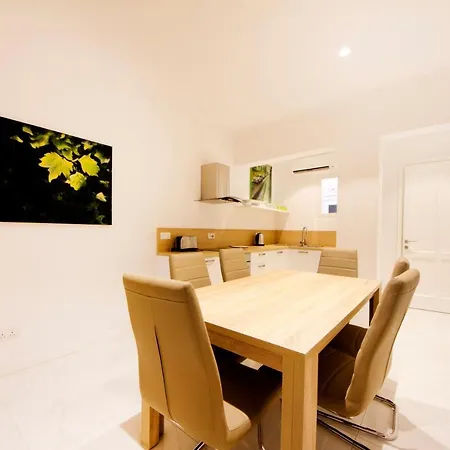 Sea View - Stylish 2br Apt. Appartement *