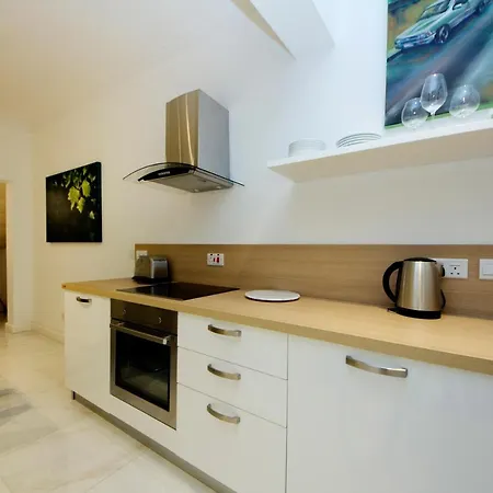 Sea View - Stylish 2br Apt. Apartment *